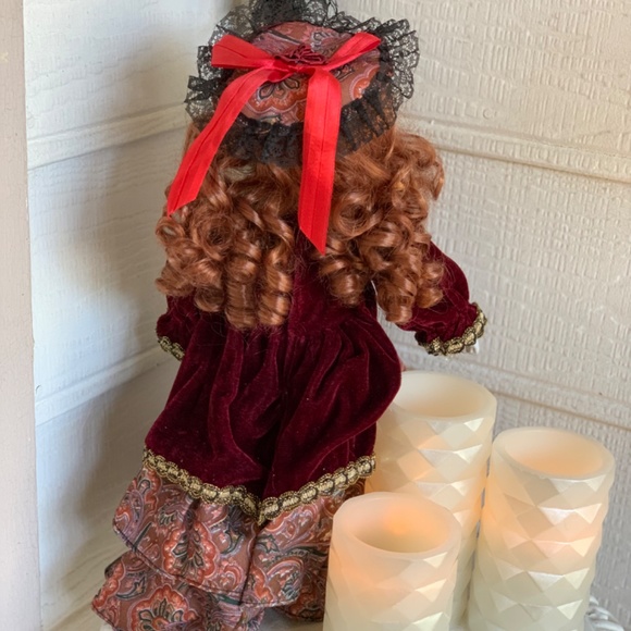 Creepy Halloween porcelain doll - Picture 2 of 2